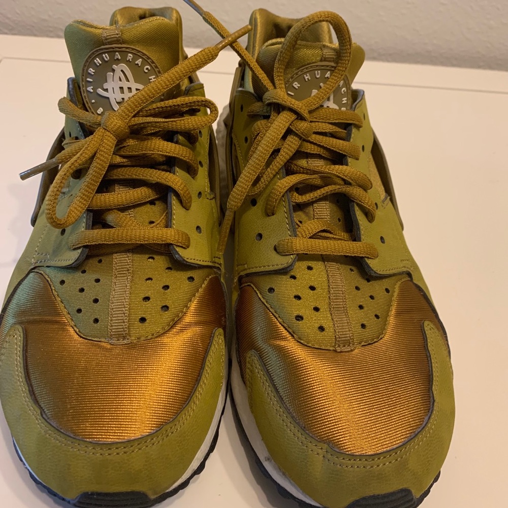 Gold Nike huarache
